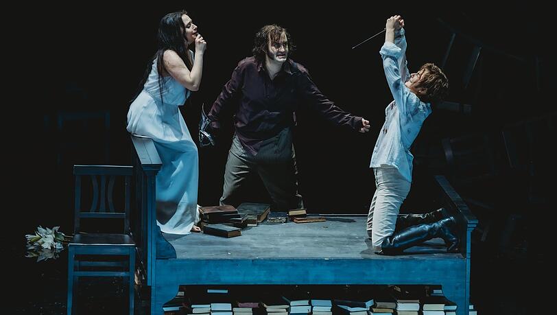 Großes Drama: Anna Nekhames (Francesca), Theo Lobow (Lanciotto) und Karolina Makula (Paolo) in Saverio Mercadantes Oper.