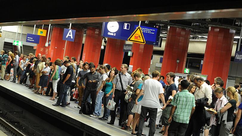 Lange Wartezeiten am Freitag: Auch auf der Stammstrecke geht mal wieder gar nichts mehr. Lange Wartezeiten am Freitag: Auch auf der Stammstrecke geht mal wieder gar nichts mehr.