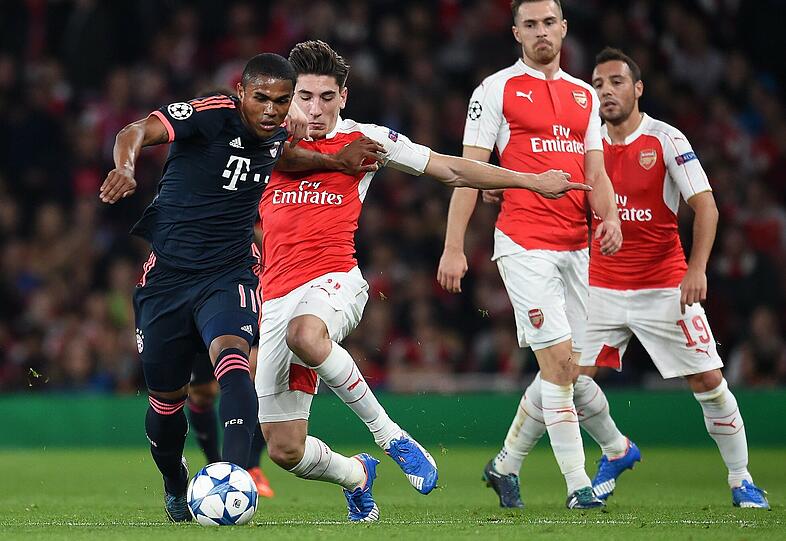 DOUGLAS COSTA: NOTE 3.
Nach der Zwangspause in Bremen wieder am Start. Doch zu wenig kam vom linken Wirbelwind. Cech lenkte seinen Schuss mit den Fingerspitzen über die Latte (42.).