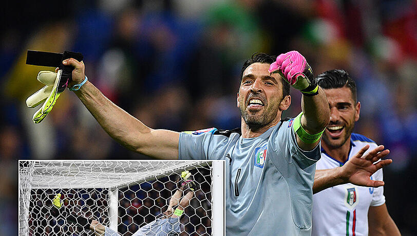 Gianluigi Buffons Jubel nach dem Sieg gegen Belgien ging gehörig in die Hose. Gianluigi Buffons Jubel nach dem Sieg gegen Belgien ging gehörig in die Hose.
