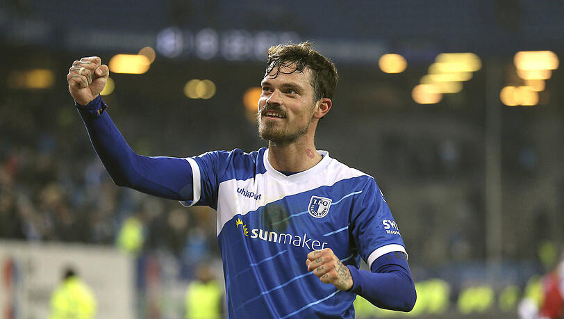 Wechselt offenbar zum TSV 1860: Dennis Erdmann. Wechselt offenbar zum TSV 1860: Dennis Erdmann.