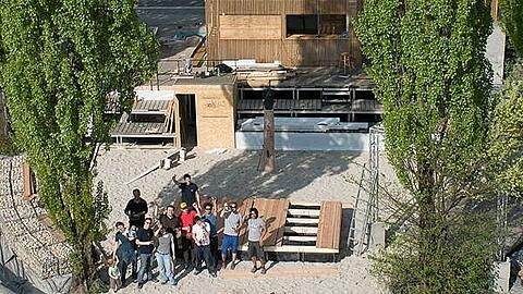 Sich treffen am Kulturstrand, an der Corneliusbrücke.