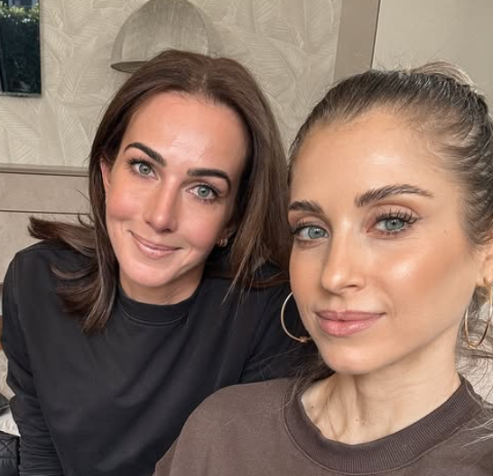 Mehr als ein Foto - ein Statement an die Öffentlichkeit: Lisa Müller und Cathy Hummels (r.) und ihr Nachmittags-Treffen. Mehr als ein Foto - ein Statement an die Öffentlichkeit: Lisa Müller und Cathy Hummels (r.) und ihr Nachmittags-Treffen.