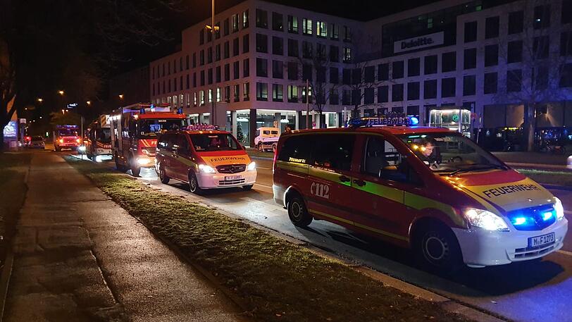 Am Montagmorgen gab es einen großen Rettungseinsatz am Rosenheimer Platz.