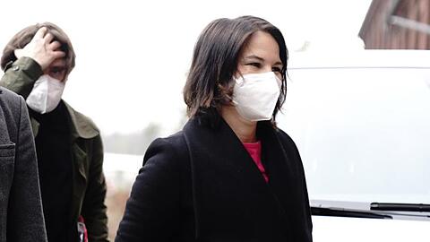 Tag der Entscheidung, Schicksalstag: Annalena Baerbock am Montagmorgen auf dem Weg zur Sitzung des Grünen-Vorstands.
