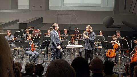 Vladimir Jurowski im Gespräch mit Vito Žuraj (links).