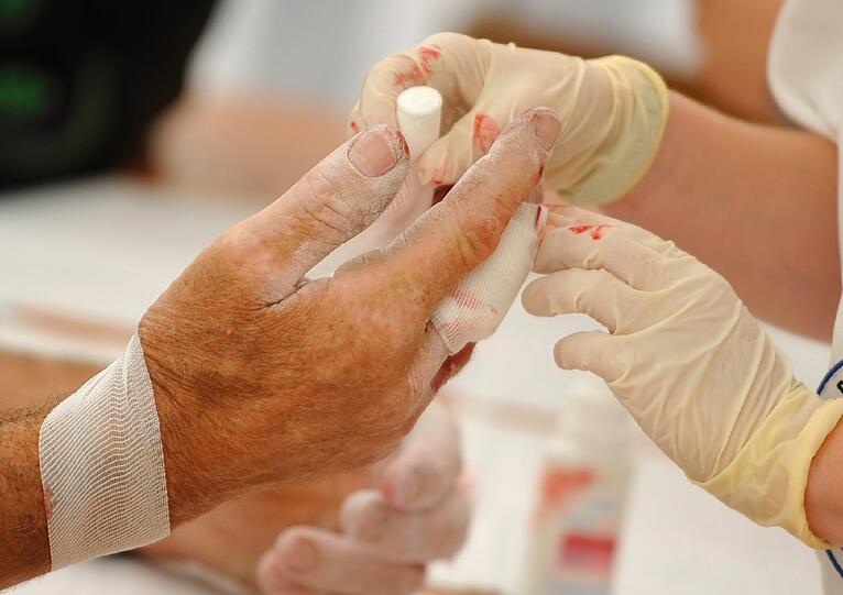 Blut fließt, Finger knacken: In Lenggries haben am Sonntag die bayerischen Meisterschaften im Fingerhakeln stattgefunden.