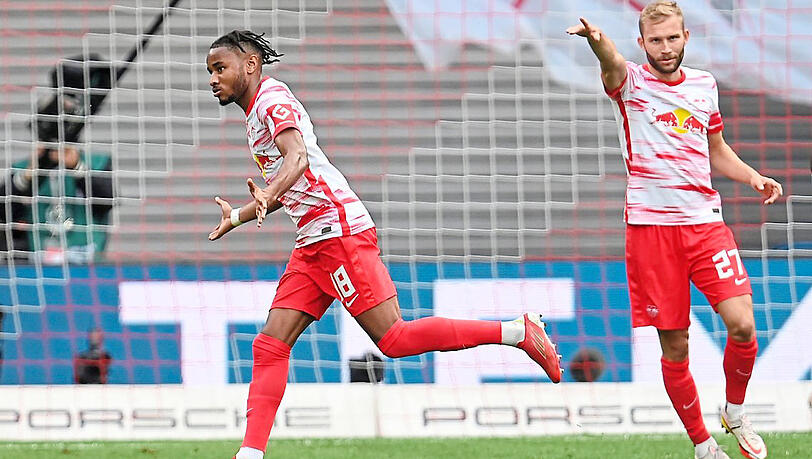 Sie stehen auch im Fokus des FC Bayern: Leipzigs Christopher Nkunku und Konrad Laimer (r.). Sie stehen auch im Fokus des FC Bayern: Leipzigs Christopher Nkunku und Konrad Laimer (r.).