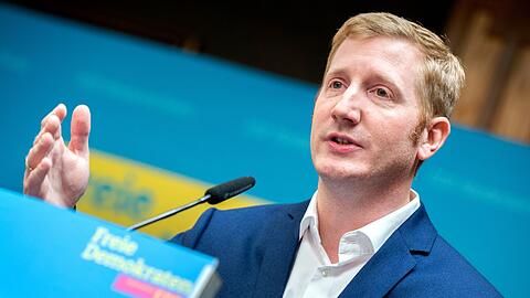 Jan-Christoph Oetjen (FDP) spricht während der Landesvertreterversammlung im Rahmen des Landesparteitags.
