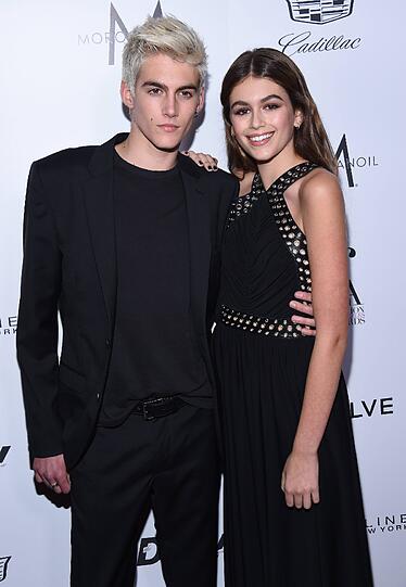 Cindy Crawford ließ ihre Kinder Presley und Kaia Gerber alleine auf den roten Teppich