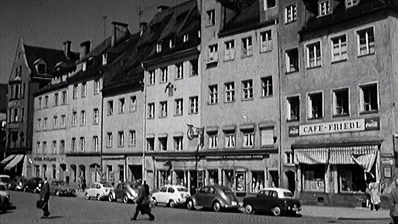 Der Sebastiansplatz im Jahr 1961 &ndash; vorm Abriss des Hauses ganz links.