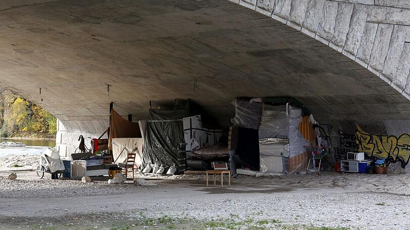 Inzwischen geräumt: Wohnungslosenlager unter der Reichenbachbrücke. Am Dienstag ist das Lager an der Kapuzinerstraße dran.