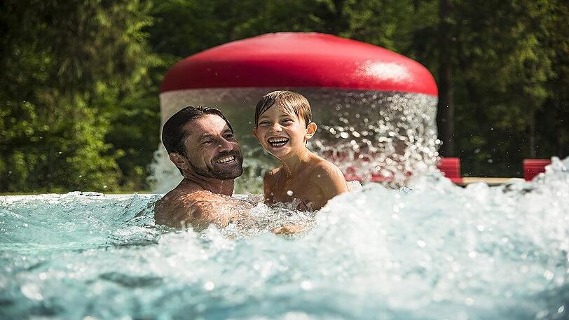 Mit der SchwimmCard kann man dem Badvergnügen in den meisten Badestellen und Schwimmbädern im Kaiserwinkl kostenlos nachgehen.