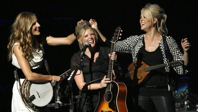 Die Dixie Chicks heißen jetzt nur noch The Chicks. Die Dixie Chicks heißen jetzt nur noch The Chicks.