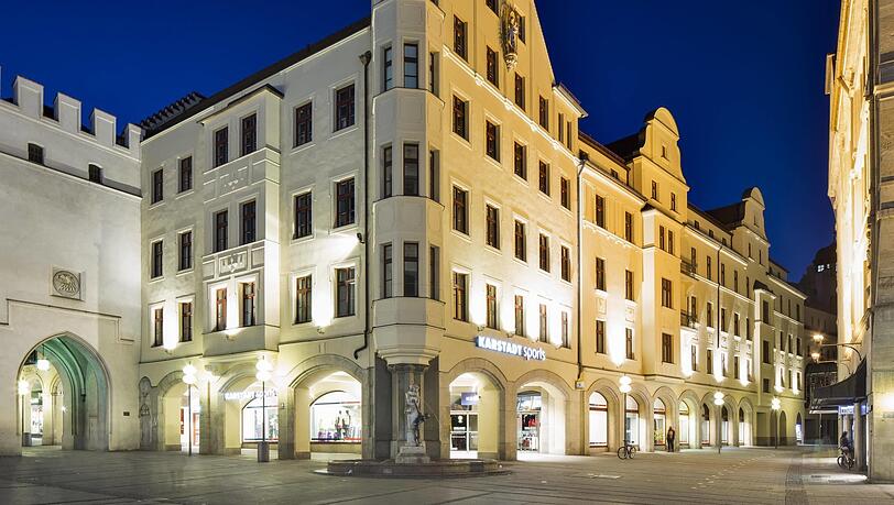 Historische Fassade: der Karstadt Sports am Stachus. Historische Fassade: der Karstadt Sports am Stachus.