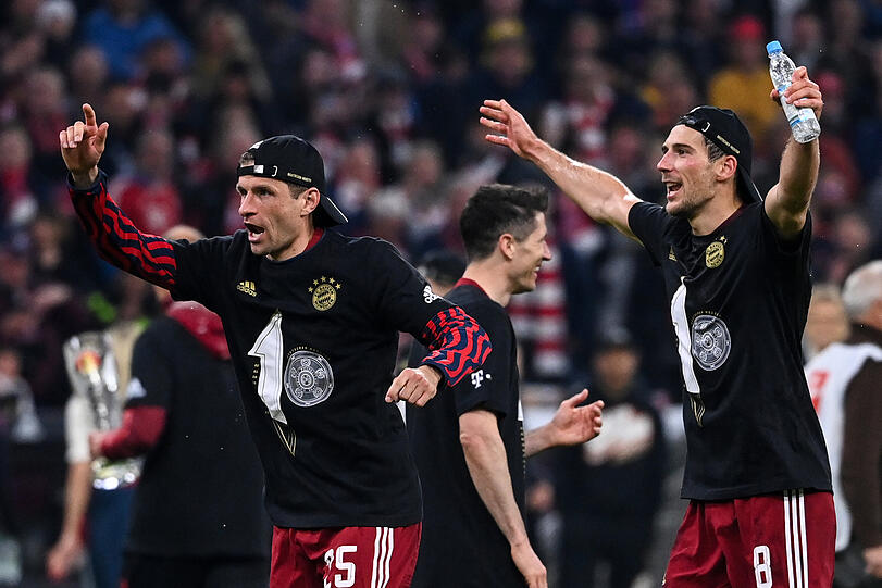 Bierduschen & Humba Tätärä – die Bilder von der Meisterfeier direkt nach Abpfiff in der Allianz Arena.