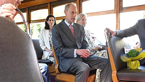 Edward und Sophie konnten Lissabon von einer Trambahn aus betrachten.