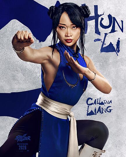 Callina Liang als Chun-Li. Callina Liang als Chun-Li.