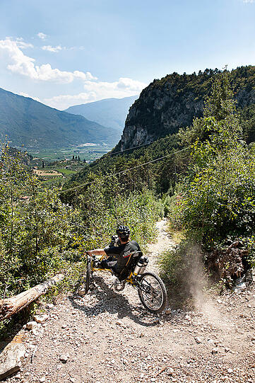 Die letzte Etappe: Die Tour ist fast geschafft, der Gardasee schon zu erkennen.