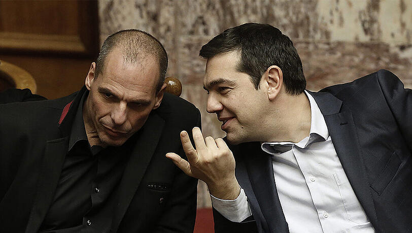 Griechenlands Finanzminister Gianis Varoufakis (l.) und Ministerpräsident Alexis Tsipras haben eine Verlängerung des Eurogruppen-Hilfsprogramms beantragt. Griechenlands Finanzminister Gianis Varoufakis (l.) und Ministerpräsident Alexis Tsipras haben eine Verlängerung des Eurogruppen-Hilfsprogramms beantragt.