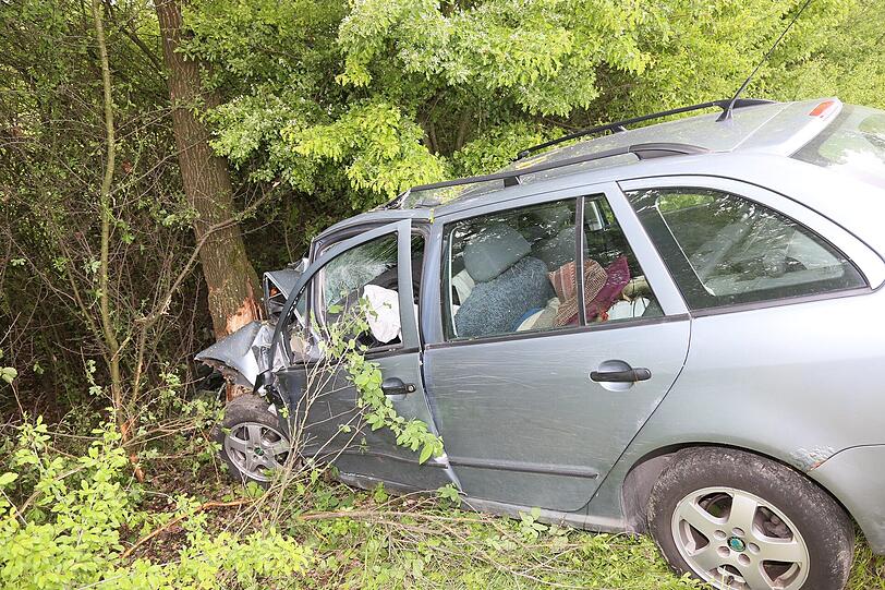Zwei Schwerverletzte bei einem Verkehrsunfall im Landkreis Erding.