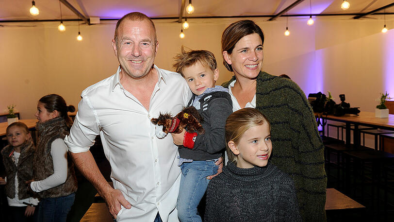 Heino Ferch und Frau Marie Jeanette Ferch und Sohn Gustav und Tochter Ava.