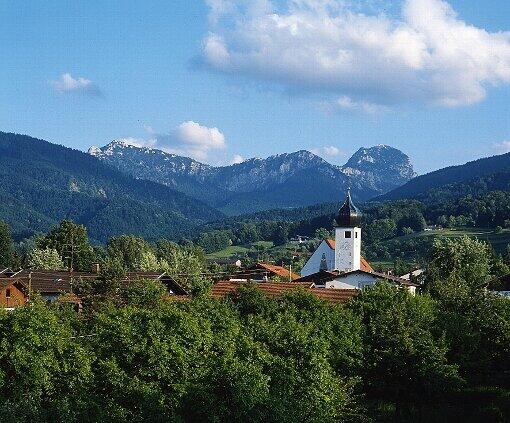 Bad Feilnbach liegt zwischen Wendelstein und Chiemsee.