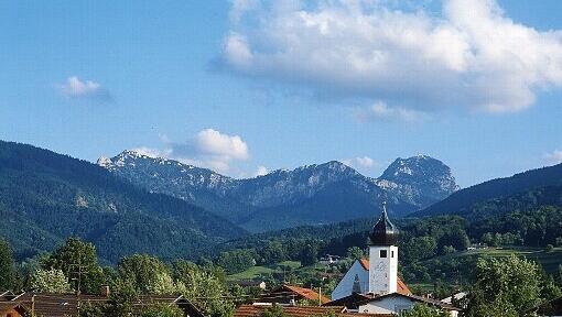 Bad Feilnbach liegt zwischen Wendelstein und Chiemsee. Bad Feilnbach liegt zwischen Wendelstein und Chiemsee.