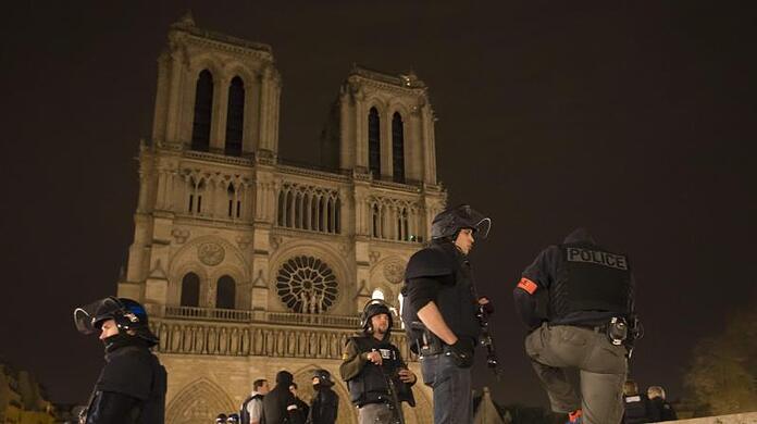 Bei den Anschlägen in Paris im November 2015 hatten Terroristen des "Islamischen Staats" (IS) 130 Menschen getötet.