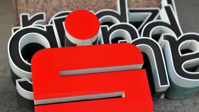 Die Kunden sehen rot: Die Münchner Sparkasse ist nicht die erste bayerische Sparkasse, die mit drastischen Schritten versucht, die Auswirkungen der Nullzinspolitik abzumildern. Die Kunden sehen rot: Die Münchner Sparkasse ist nicht die erste bayerische Sparkasse, die mit drastischen Schritten versucht, die Auswirkungen der Nullzinspolitik abzumildern.