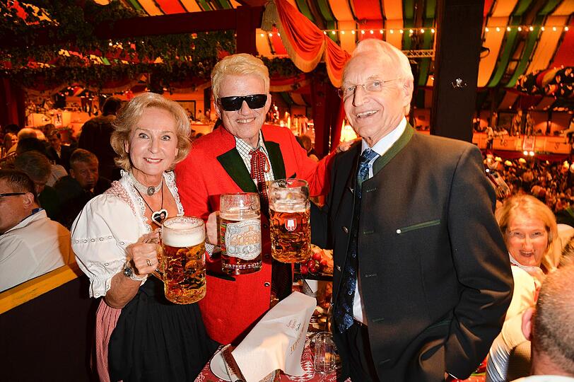 Edmund und Karin Stoiber mit Heino.