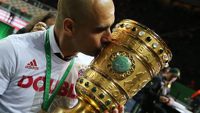 Innige Momente in Berlin: der scheidende Bayern-Trainer Pep Guardiola. Innige Momente in Berlin: der scheidende Bayern-Trainer Pep Guardiola.