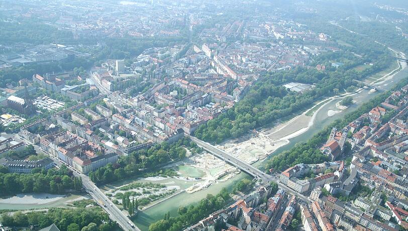 Zwischen Cornelius- und Wittelsbacher Brücke findet die Präsentationen von "Isarsprudel" statt. Zwischen Cornelius- und Wittelsbacher Brücke findet die Präsentationen von "Isarsprudel" statt.