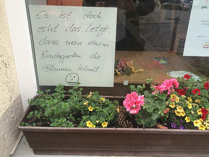 Das Schaufenster in der Ehrengutstraße.