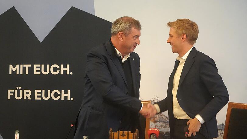 Ministerpräsident Markus Söder (links) und OB Dominik Krause geben bekannt, wie es mit der Münchner Olympia-Bewerbung weiter geht. Ministerpräsident Markus Söder (links) und OB Dominik Krause geben bekannt, wie es mit der Münchner Olympia-Bewerbung weiter geht.