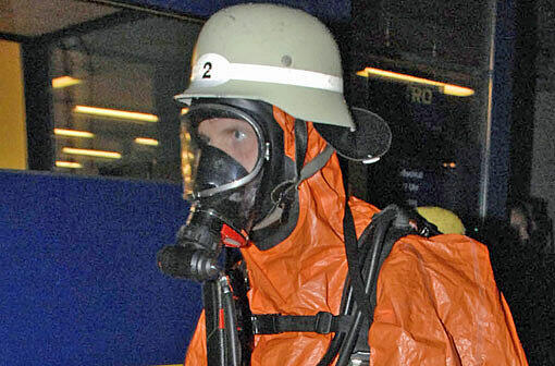 Die Regensburger Feuerwehr musste einen Brand im dritten Stock eines Wohnhauses löschen. (Symbolbild)