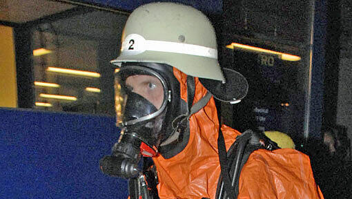 Die Regensburger Feuerwehr musste einen Brand im dritten Stock eines Wohnhauses löschen. (Symbolbild) Die Regensburger Feuerwehr musste einen Brand im dritten Stock eines Wohnhauses löschen. (Symbolbild)