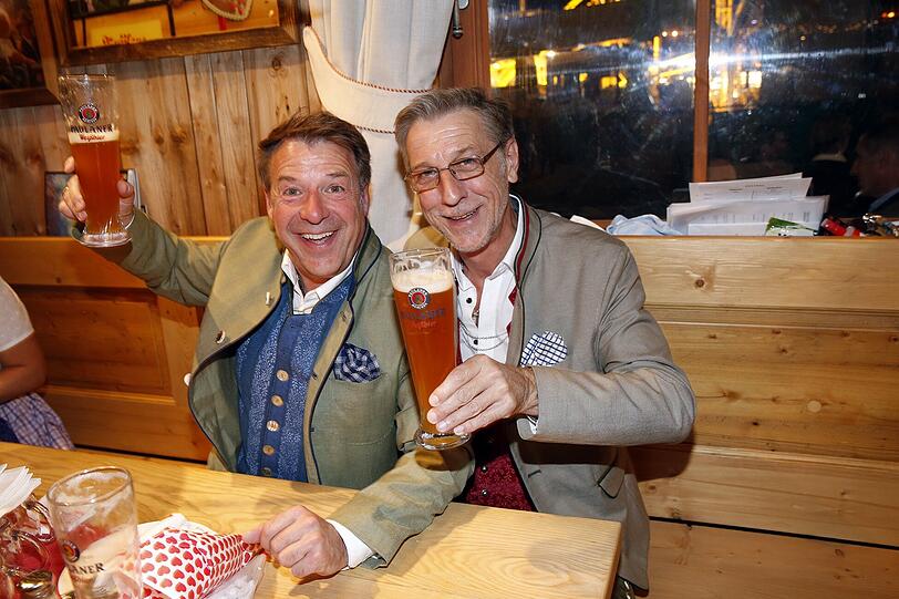 Patrick Lindner mit Peter Schäfer bei Käfer