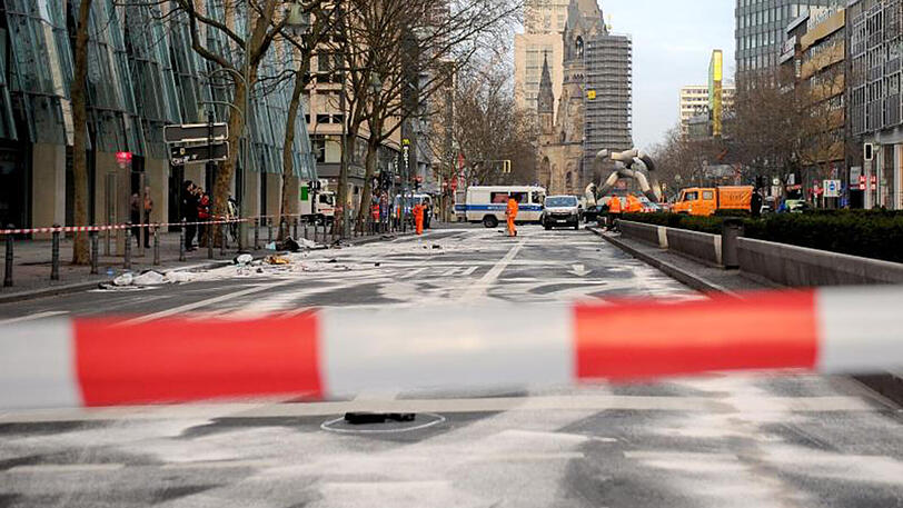 Durch ein illegales Autorennen zweier junger Männer in der Berliner Innenstadt starb ein Jeep-Fahrer.