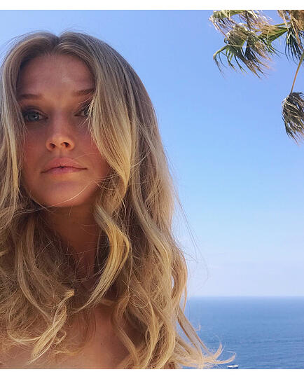 Model Toni Garrn befindet sich für einen Job auf den Balearen.