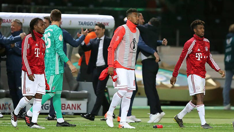 Jubel sieht anders aus: Boateng (m.) nach dem gewonnenen Pokalfinale gegen Leipzig.