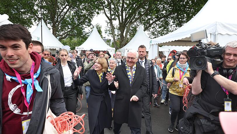 Steinmeier geht in Würzburg auf Tuchfühlung. Steinmeier geht in Würzburg auf Tuchfühlung.