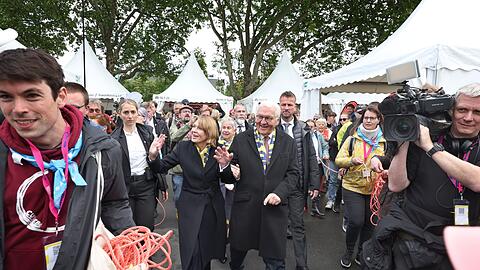 Steinmeier geht in W&uuml;rzburg auf Tuchf&uuml;hlung.