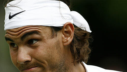 Für Rafael Nadal heißt es dieses Jahr in Wimbledon aussetzen. Für Rafael Nadal heißt es dieses Jahr in Wimbledon aussetzen.