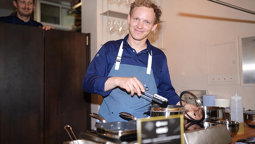 Mokum-Wirt Florian Rottensteiner bekocht die Gäste bei dem Event des Kochgeschirrherstellers "Hexclad". Mokum-Wirt Florian Rottensteiner bekocht die Gäste bei dem Event des Kochgeschirrherstellers "Hexclad".
