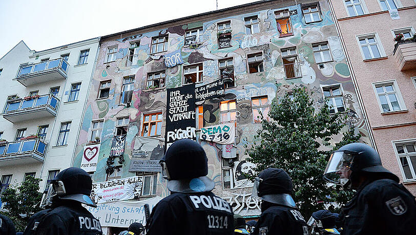 Die Teilräumung eines alternativen Wohnprojektes in Berlin-Friedrichshain war nach Ansicht des Landgerichts in der Hauptstadt rechtswidrig. Foto: Maurizio Gambarini/Archiv Die Teilräumung eines alternativen Wohnprojektes in Berlin-Friedrichshain war nach Ansicht des Landgerichts in der Hauptstadt rechtswidrig. Foto: Maurizio Gambarini/Archiv