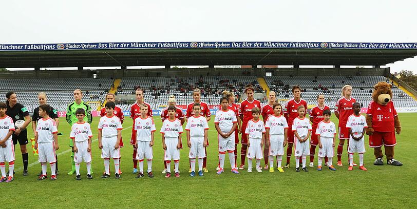 Die Frauen-Bundesligamannschaft des FC Bayern spielte gegen den SC Freiburg.