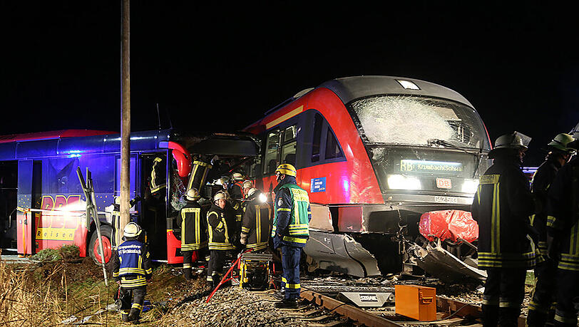 Bei dem Unfall in Breitenbrunn wurden insgesamt vier Menschen verletzt. Bei dem Unfall in Breitenbrunn wurden insgesamt vier Menschen verletzt.