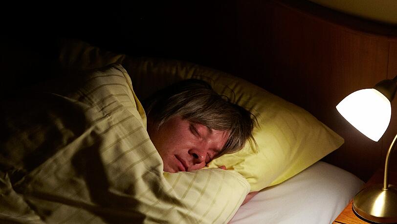 Das Bett war offenbar sehr gemütlich - der 17-Jährige schlief tief und fest, als der Wohnungsbesitzer nach Hause kam. (Symbolbild) Das Bett war offenbar sehr gemütlich - der 17-Jährige schlief tief und fest, als der Wohnungsbesitzer nach Hause kam. (Symbolbild)