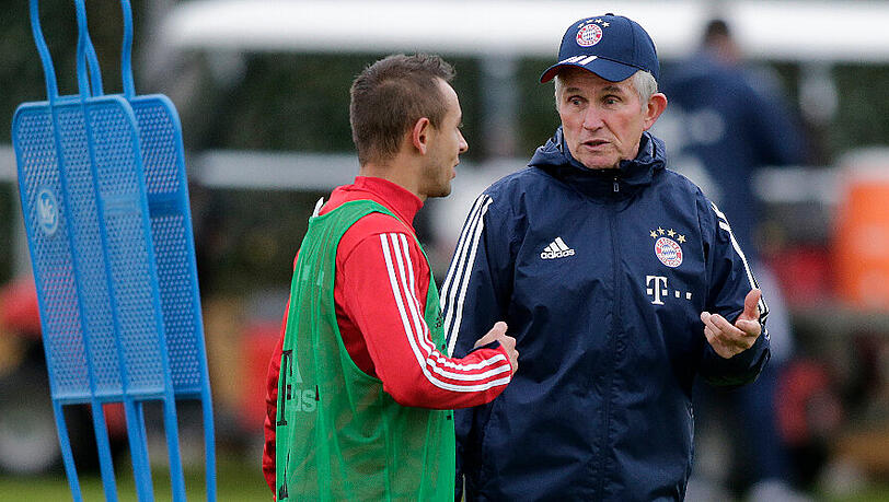Bayern-Trainer Jupp Heynckes (rechts) hält große Stücke auf Abwehrspieler Rafinha. Bayern-Trainer Jupp Heynckes (rechts) hält große Stücke auf Abwehrspieler Rafinha.